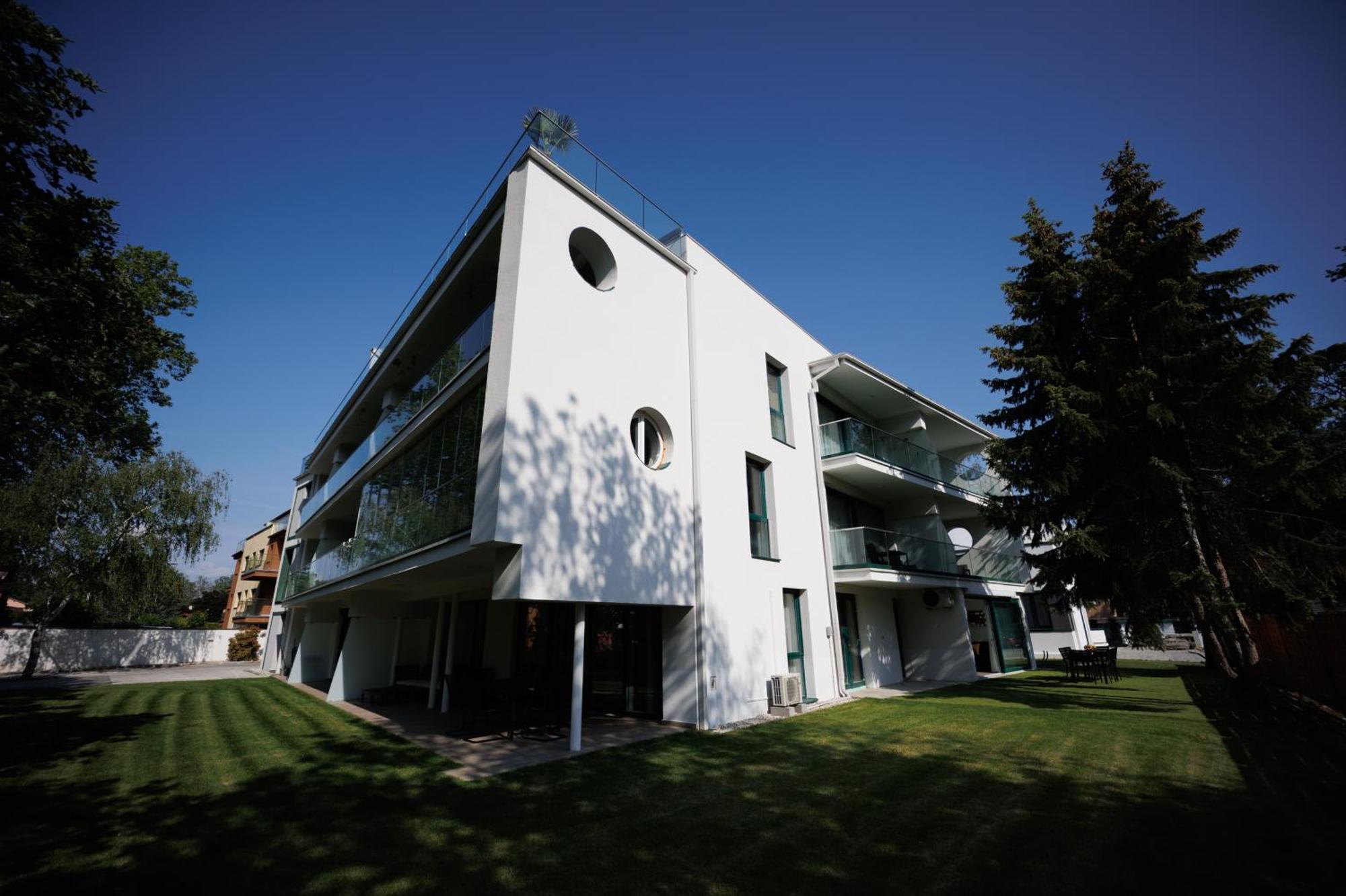 Villa Bauhaus Labi Garden Wellness Apartman Siofok Exterior photo