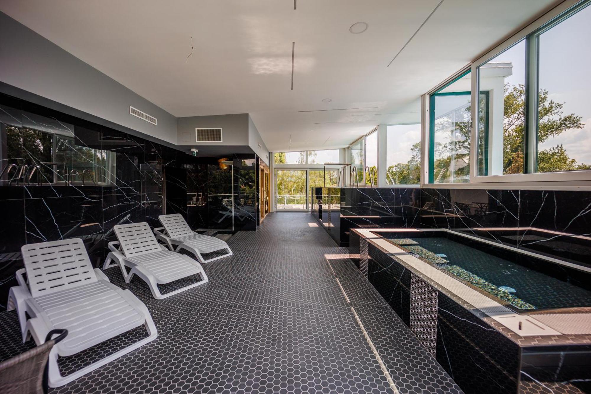 Villa Bauhaus Labi Garden Wellness Apartman Siofok Exterior photo